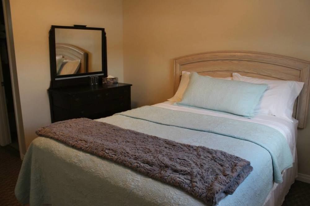 Honeycomb Bed & Breakfast Onanole Luaran gambar